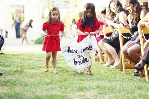 Idea para bodas: cartel "here come the bride" Idea para bodas: cartel "here come the bride"