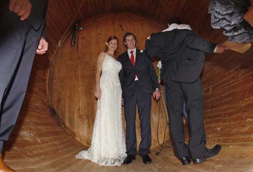 Boda real celebrada dentro de un tonel de sidra en Asturias Boda real celebrada dentro de un tonel de sidra en Asturias