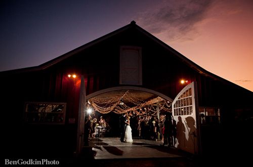 Decoración de bodas con luces { Foto, Ben Godkin Photo } Decoración de bodas con luces { Foto, Ben Godkin Photo }