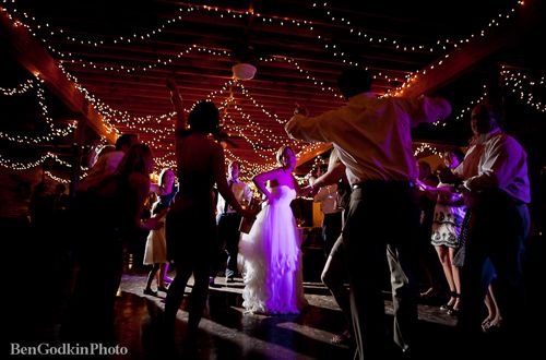 Decoración de bodas con luces { Foto, Ben Godkin Photo } Decoración de bodas con luces { Foto, Ben Godkin Photo }