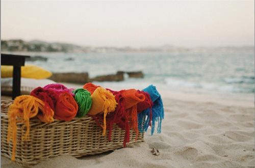 Idea de regalo para invitados de boda: Pashminas {Fotos, vía Style me Pretty} Idea de regalo para invitados de boda: Pashminas {Fotos, vía Style me Pretty}