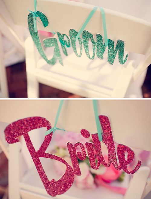 Idea para decorar la silla de los novios o mesa de honor {Vía, Ruffled blog} Idea para decorar la silla de los novios o mesa de honor {Vía, Ruffled blog}