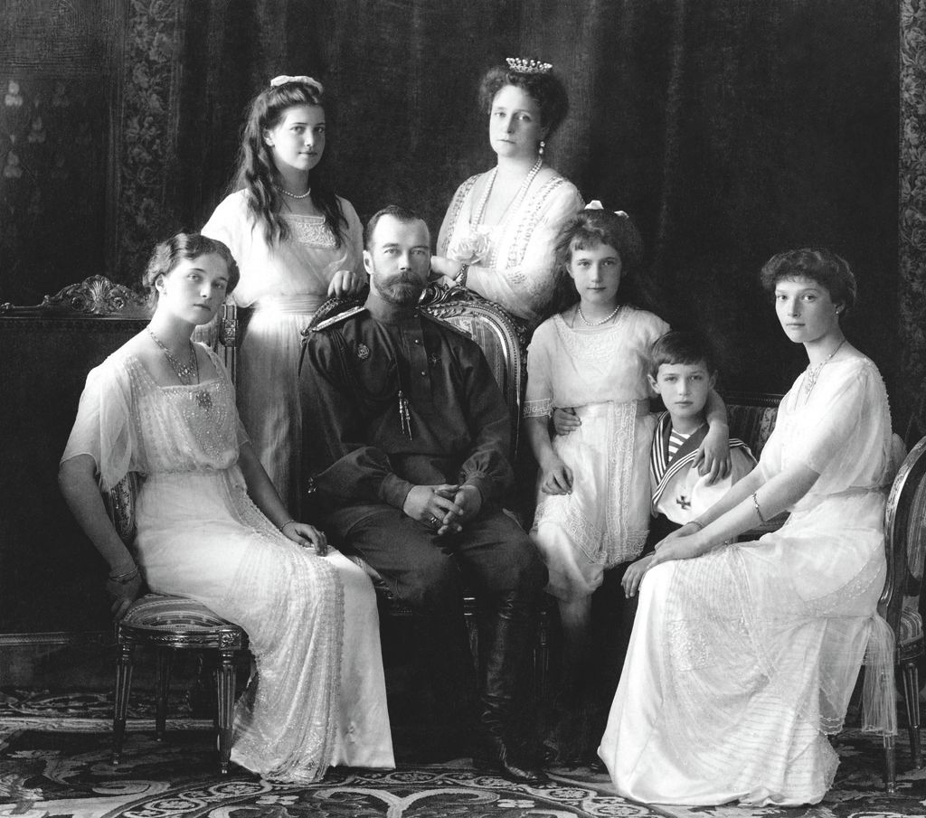 The Romanov Family, 1911 photo Russian_Imperial_Family_1911_zpshnpbecjy.jpg