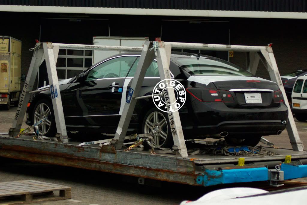 2010-Mercedes-Benz-E-Class-Coupe-3.jpg