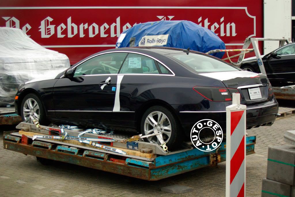 2010-Mercedes-Benz-E-Class-Coupe-4.jpg