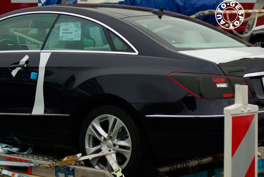 2010-Mercedes-Benz-E-Class-Coupe-5.jpg