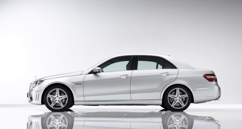 2010-Mercedes-E63-AMG-7.jpg