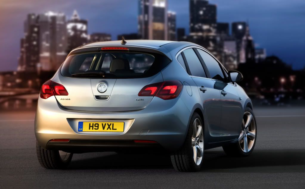 2010-Opel-Vauxhall-Astra-11.jpg