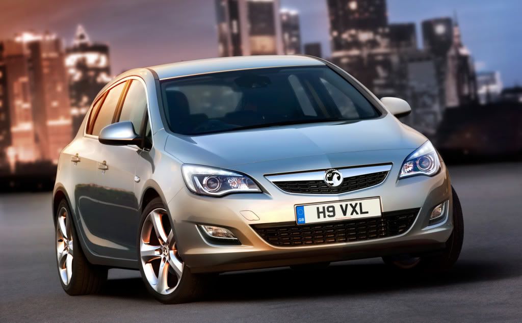 2010-Opel-Vauxhall-Astra-12.jpg