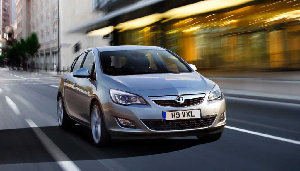 2010-Opel-Vauxhall-Astra-2.jpg