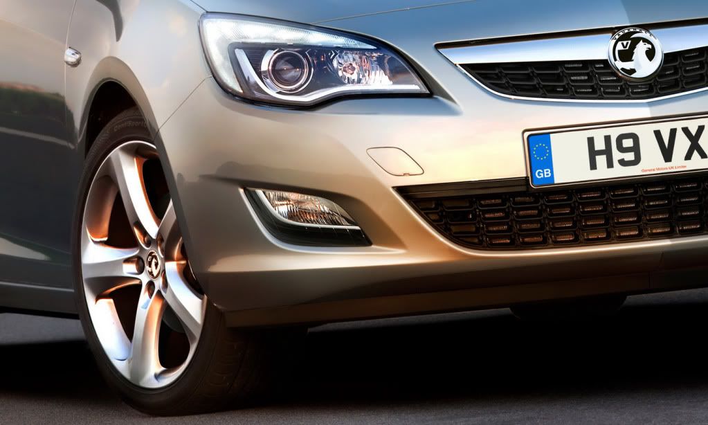 2010-Opel-Vauxhall-Astra-6.jpg