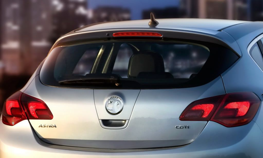 2010-Opel-Vauxhall-Astra-8.jpg