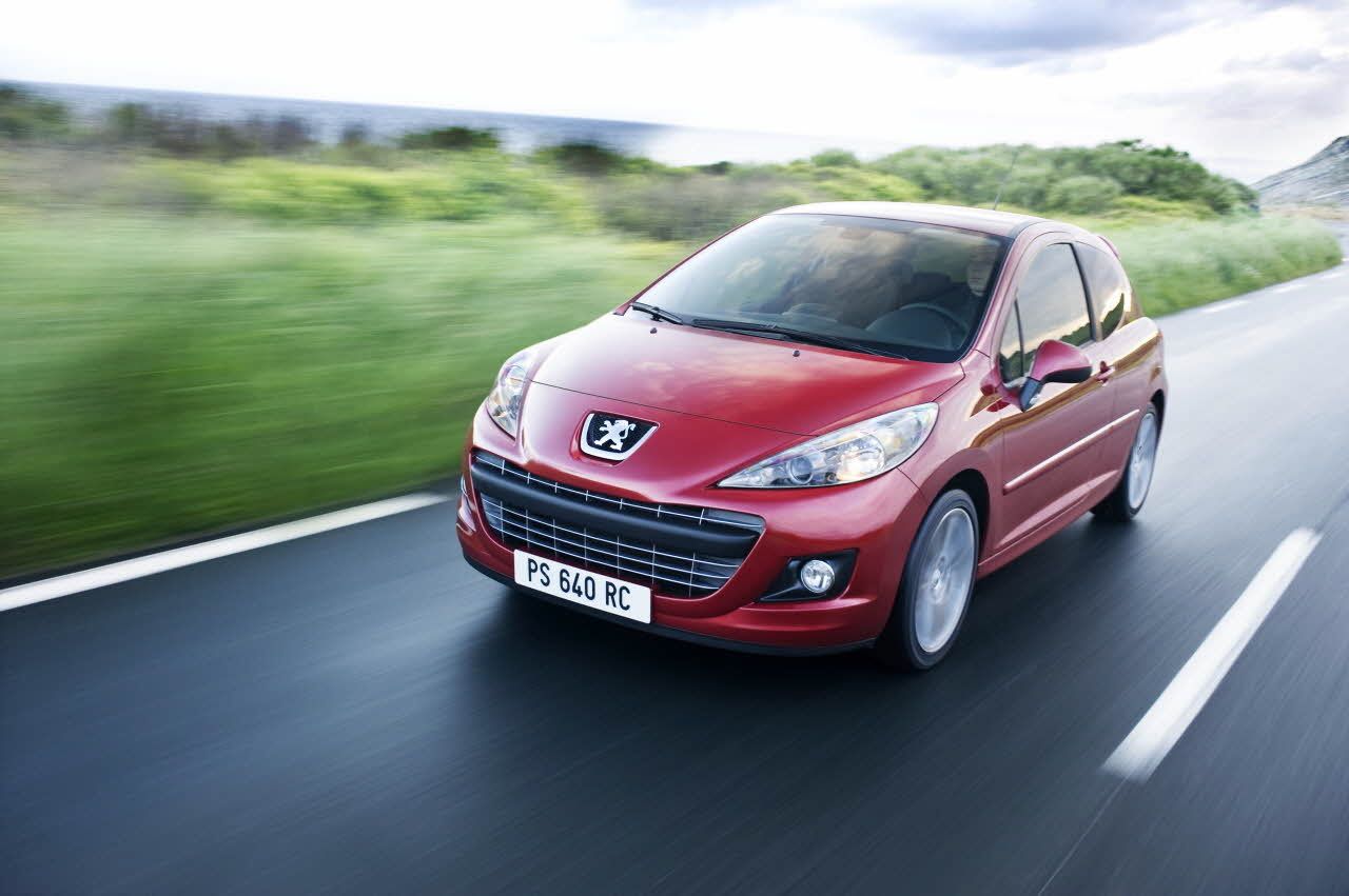 2010-Peugeot-207-RC-13.jpg