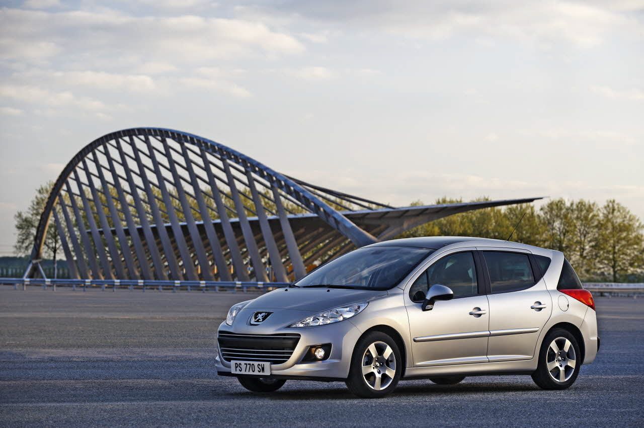 2010-Peugeot-207-SW-2.jpg