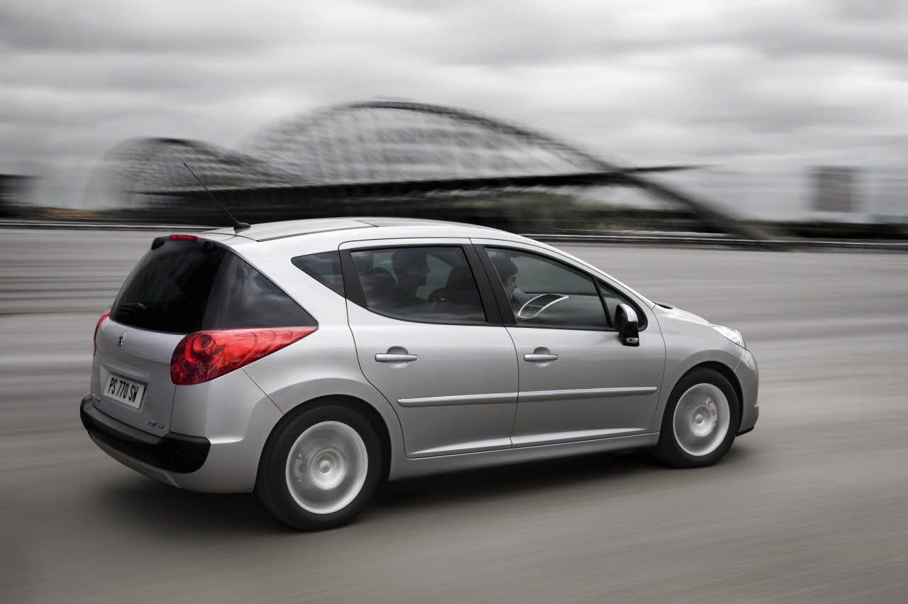 2010-Peugeot-207-SW-6.jpg