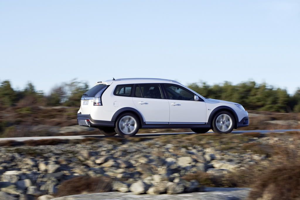 2010-Saab-9-3x-13.jpg