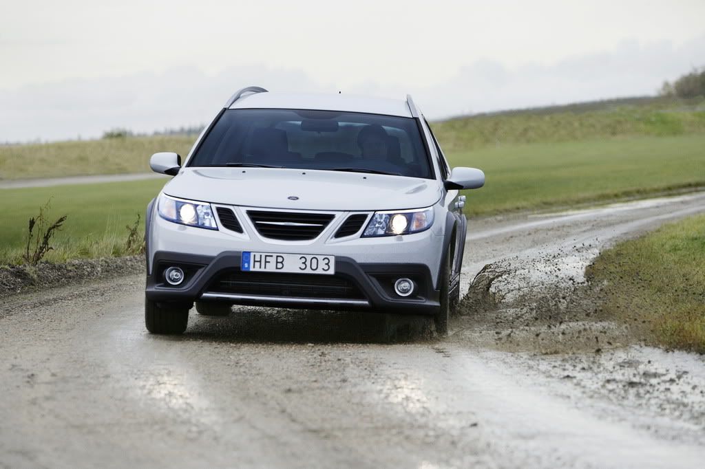 2010-Saab-9-3x-9.jpg