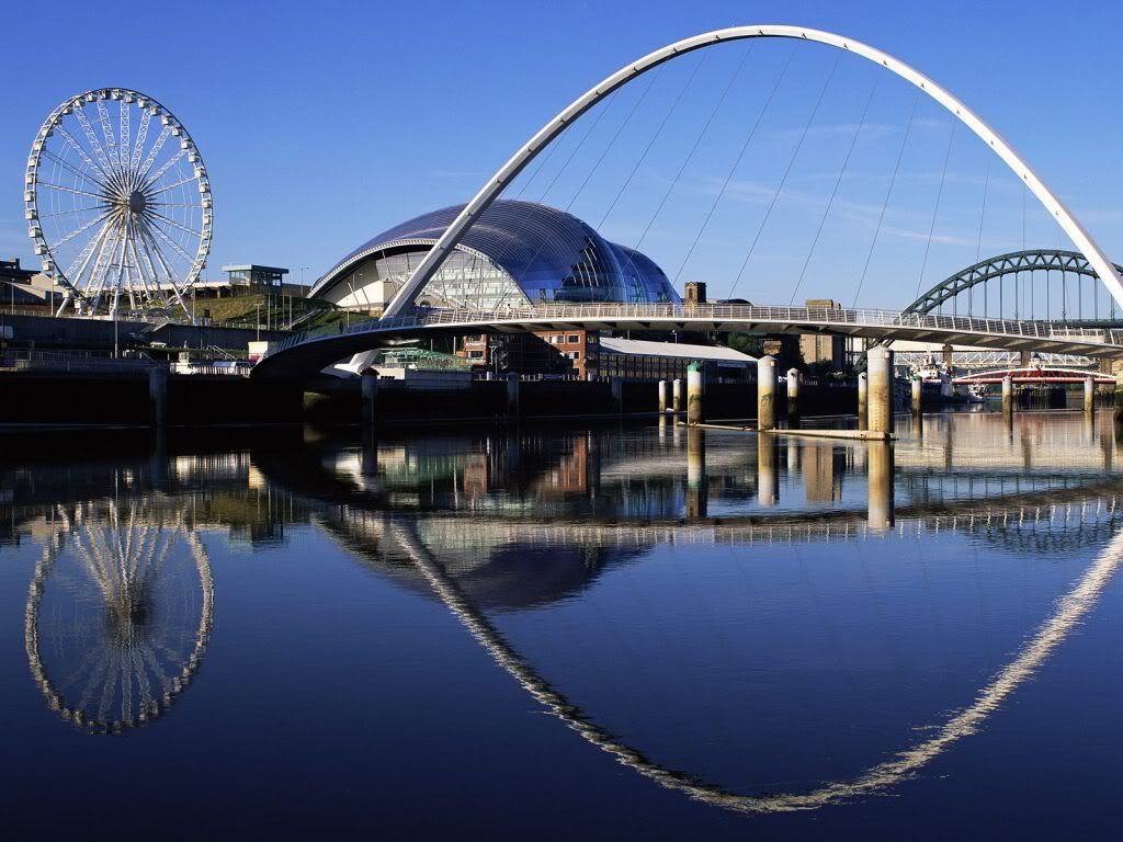 GatesheadMillenniumBridgeEngland.jpg