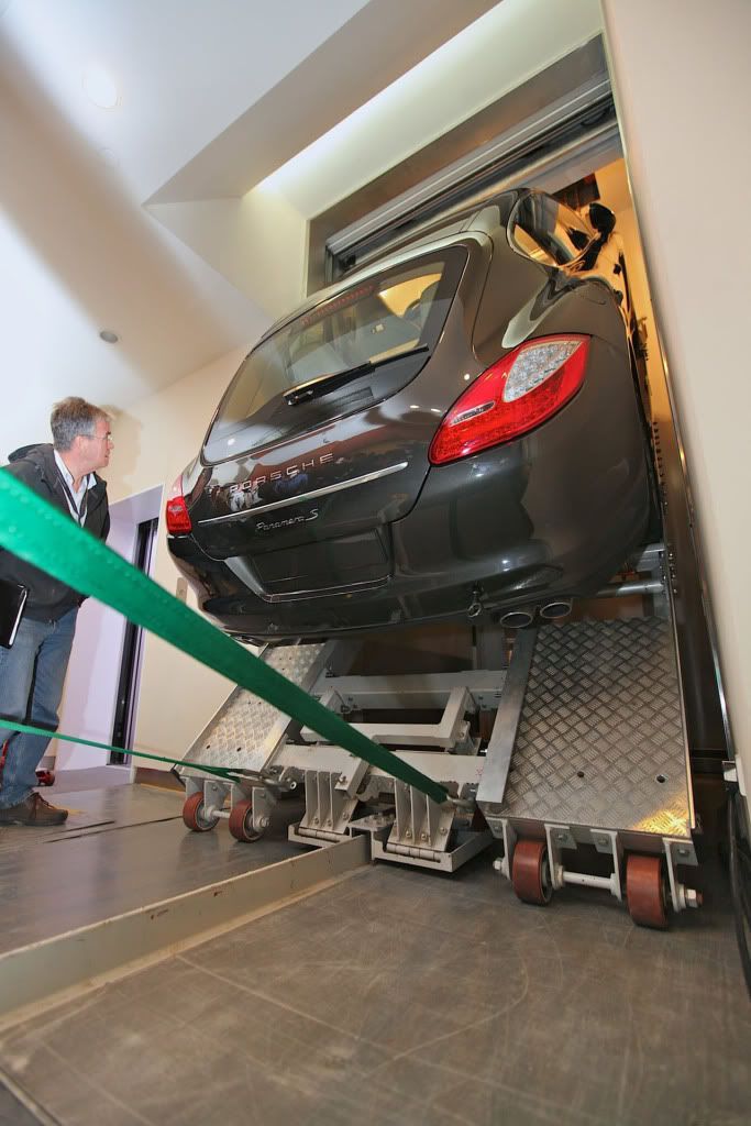 02-porsche-panamera-elevator.jpg