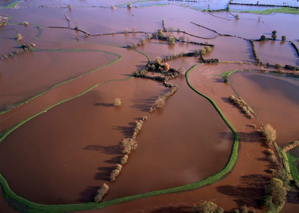 Flooded_fields_in_Cheshire_Eng.jpg