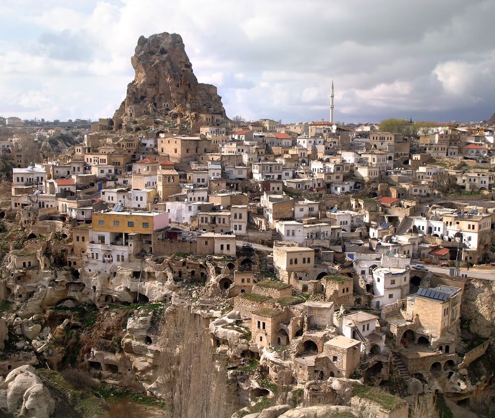 Town_of_Ortahisar_in_Cappadocijpgsc.jpg