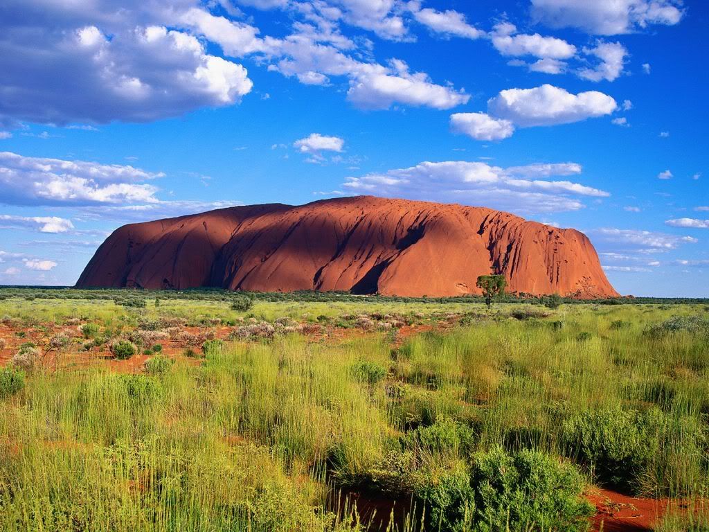 Uluru-KataTjutaNationalParkAustrali.jpg