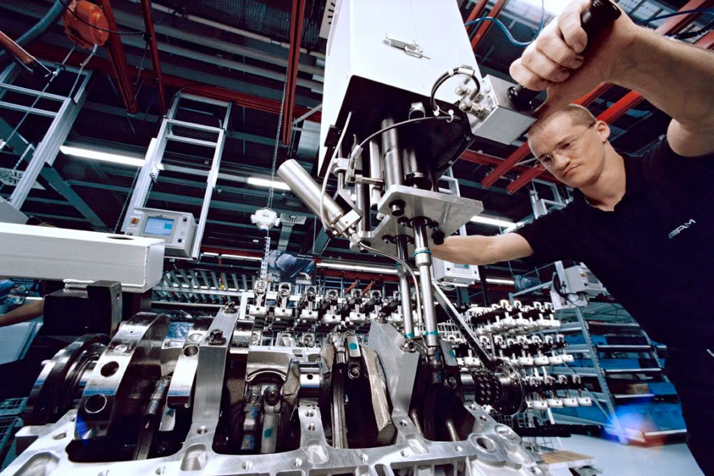 AMG-63-V8-manufact3a.jpg