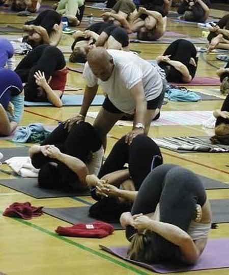 (Gambar) Best Job In The World!! Yoga Instructor... Raba pantat