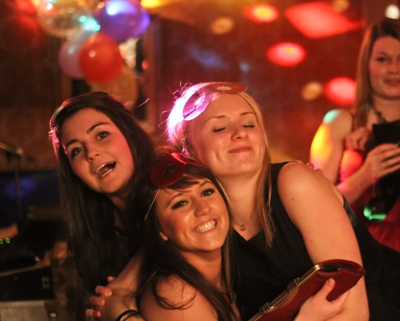 IMAGE: http://i411.photobucket.com/albums/pp196/benesotor/Comp-100.jpg