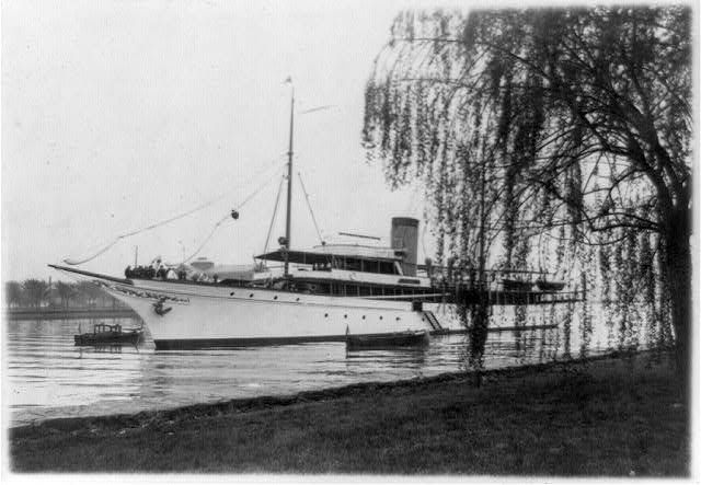 steamyacht.jpg